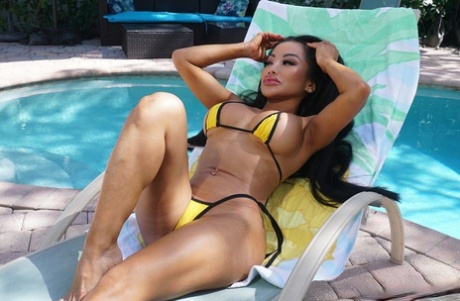 bikini latin nu en haute qualité images