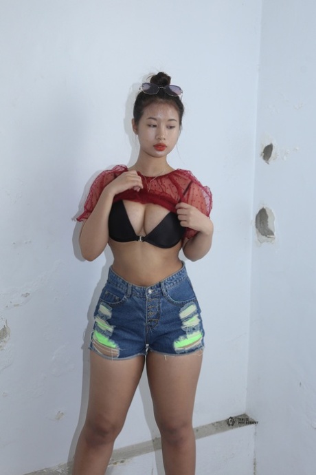 asiática se despindo nua gostosa fotos
