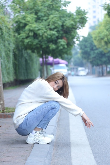 celana jins asia panas gambar