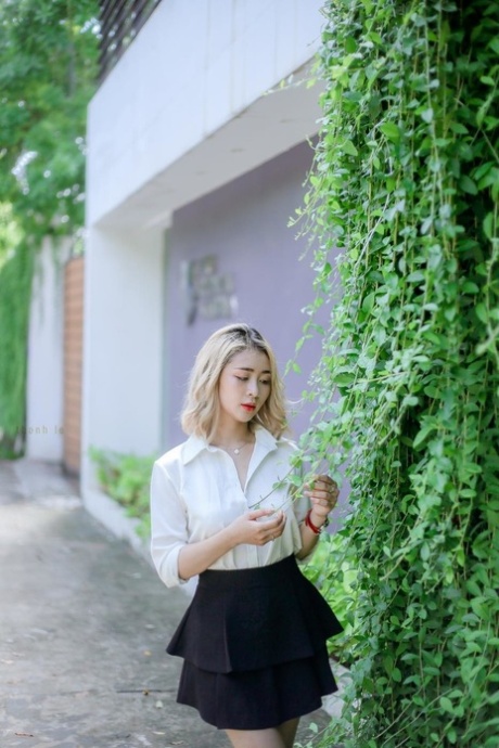 亚洲裙子 美麗的裸體 圖片