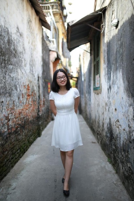 kacamata asia cantik gambar