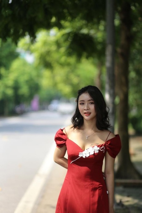 asiática al aire libre hermoso porno foto