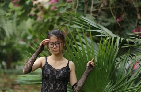 gafas asiáticas xxx desnudos imagen