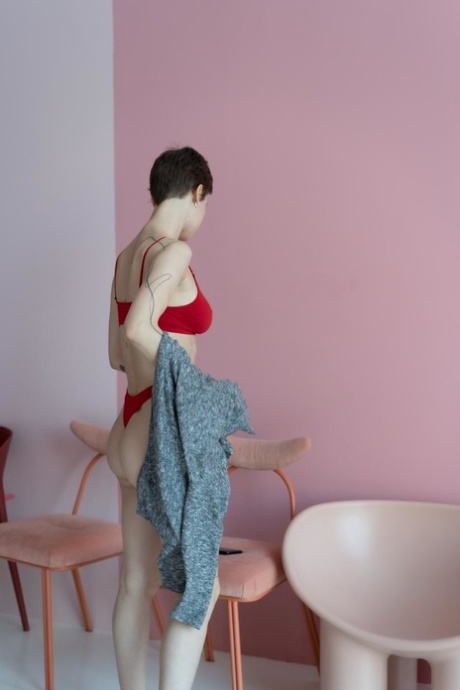 ショートヘアのランジェリー セクシーxxx 写真