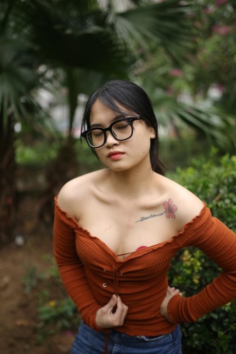 กางเกงยีนส์เอเชีย ฟรี xxx ไฟล์เก็บถาวร
