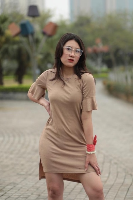 亚洲服饰 美麗的裸體 照片