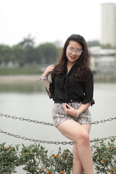 asiatisk skjørt hd nudes foton