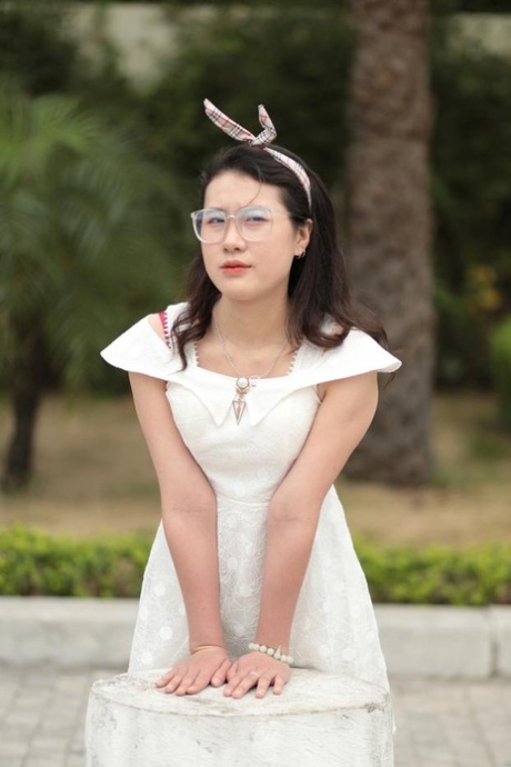 asiatiska glasögon konst pornografi bilder