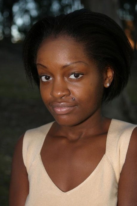tynd ebony teenager nøgen pæn pic
