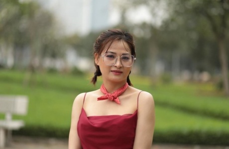 brunette glasses pornographic image