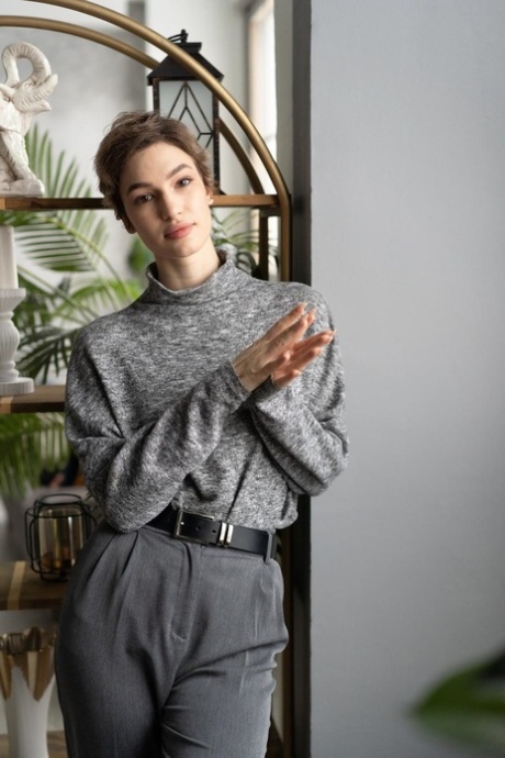 short hair teen pornographic image