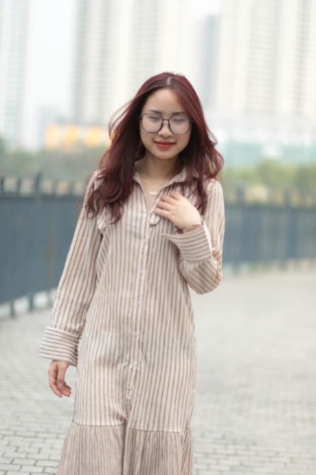 asiatisk klänning nakenbilder pornografiska foton