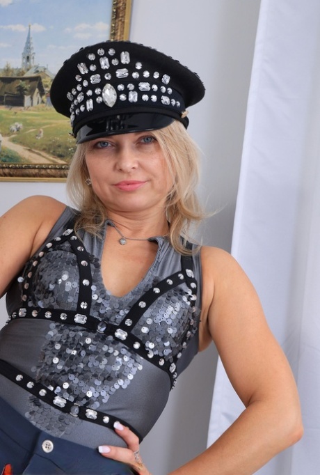 zreli cosplay seksi gola arhiva