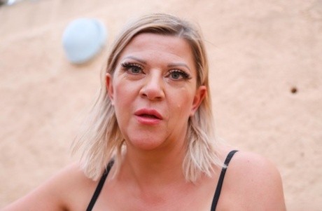 milf blonde aux cheveux courts érotique de haute qualité archive