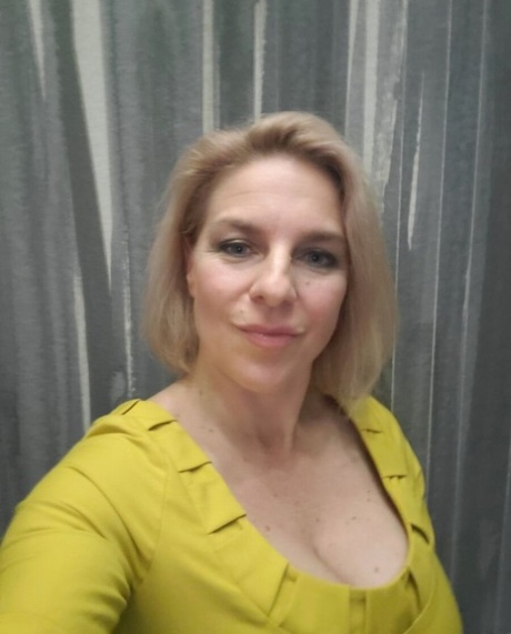 ibu-ibu berselfie xxx panas foto