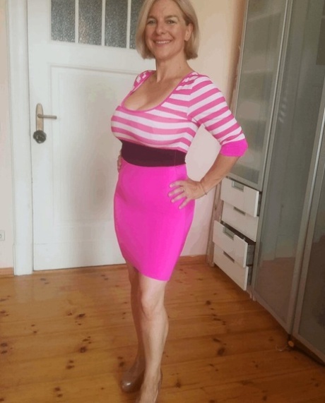 mature high heels nudes archive