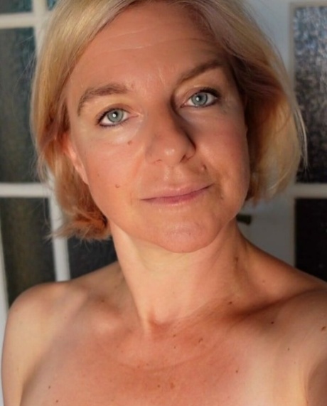 sexy mature women pretty img