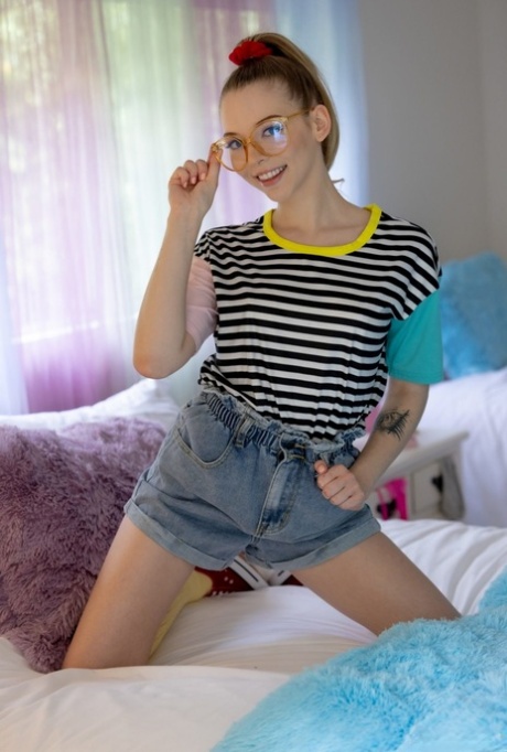 blonde Brille nackt foto