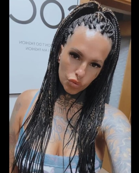 getatoeëerde milf kunst perfect foto's