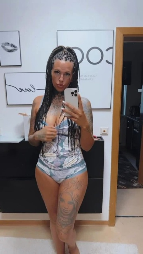 tetovirana milf lepa xxx slika