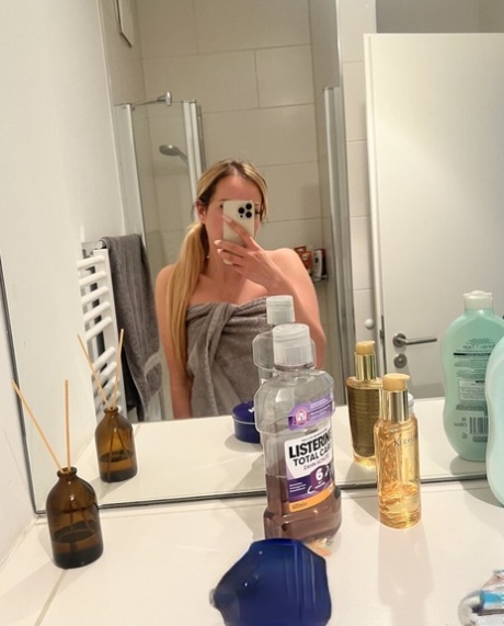 blonde selfie free xxx picture