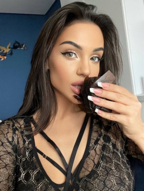 brunette lingerie pornografisch xxx galerij