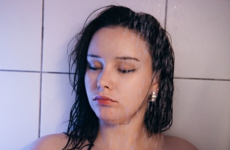 kurvete brunette het foton