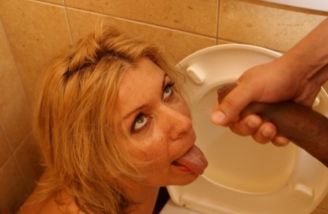 Toilette top nacktheit foto
