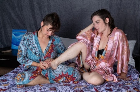 hairy lesbian hot porn gallery