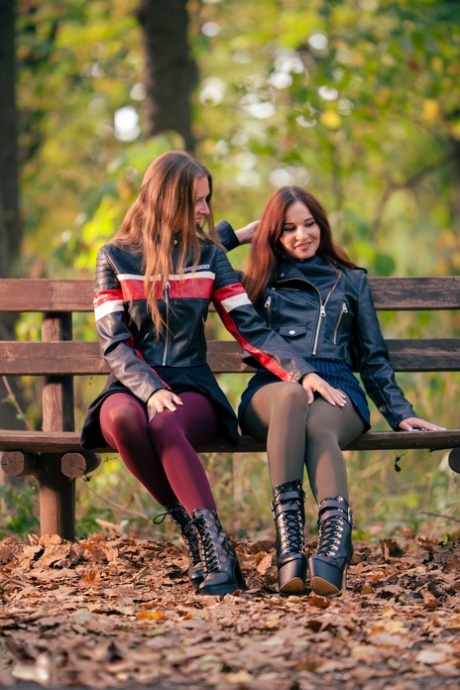 lesbian pantyhose sex pic