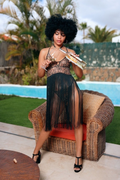curly ebony art nude pic