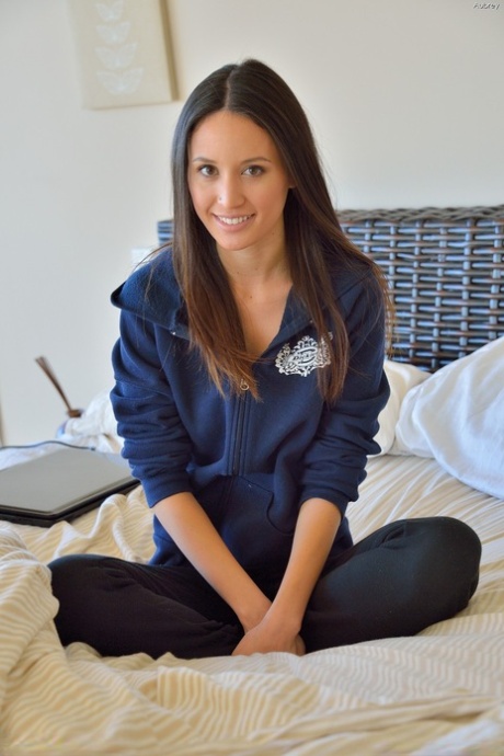magere brunette mooi erotisch galerij