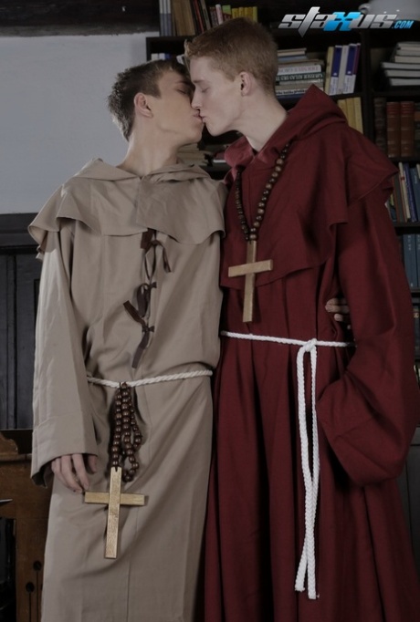 gay kissing nude gallery