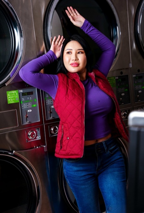 traperice krupnih grudi seksi gola slika