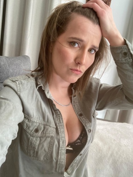 aşağı bluz seksi çıplaklar fotoğraf