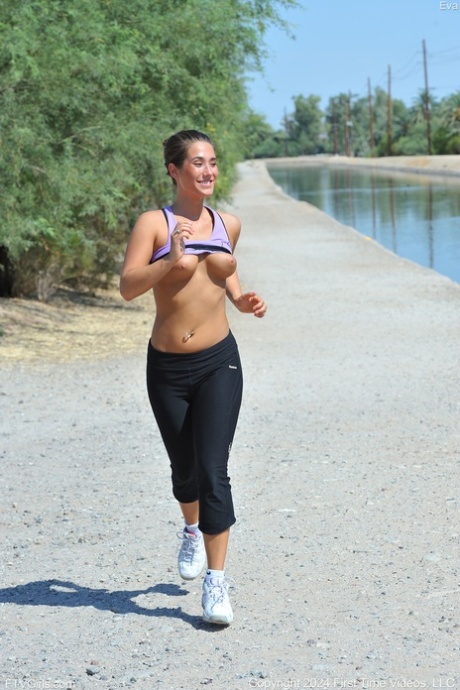 fitnessmodell konst nice foton