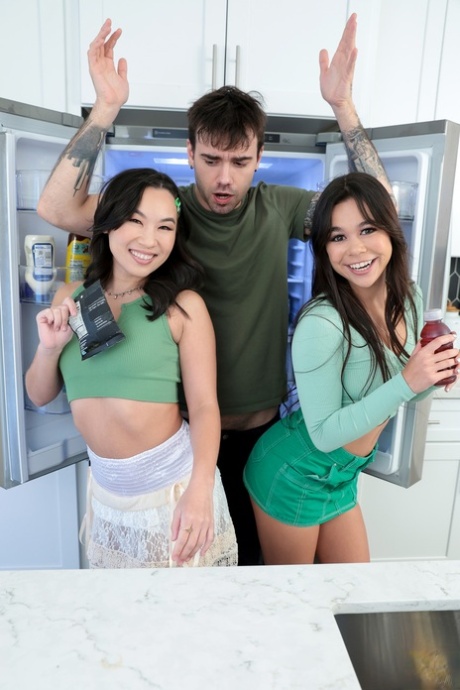 twee meisjes, één jongen zeer foto