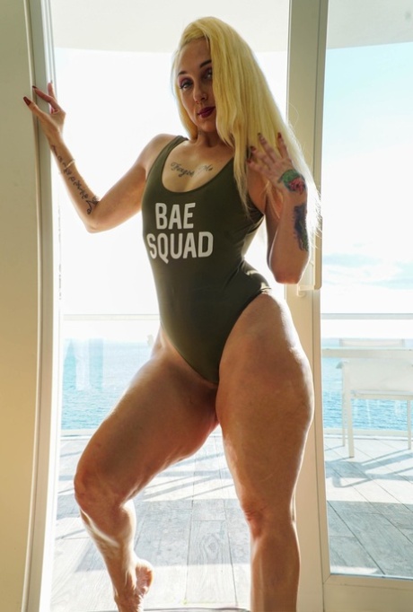 kurvige blonde MILF freie sexy galerie