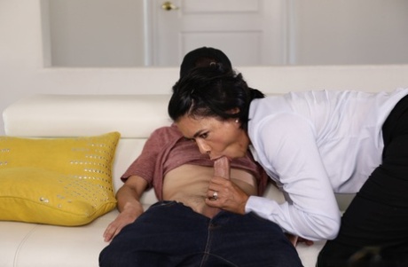 mom sucks dick pornos img