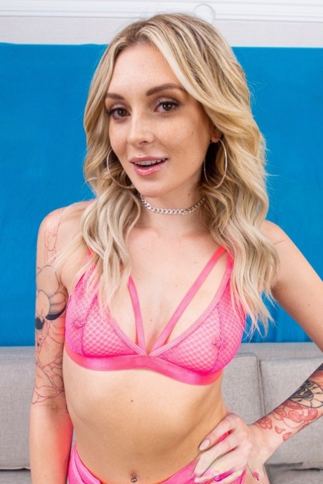lingerie met kleine tieten top volwassene afbeeldingen
