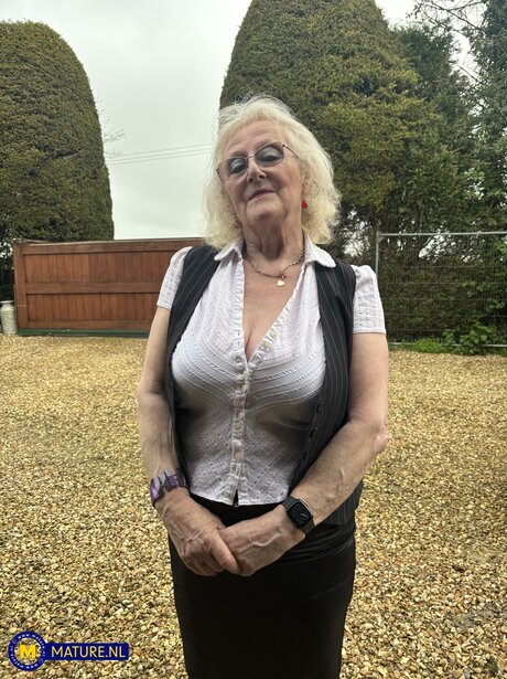 old lady art naked pictures