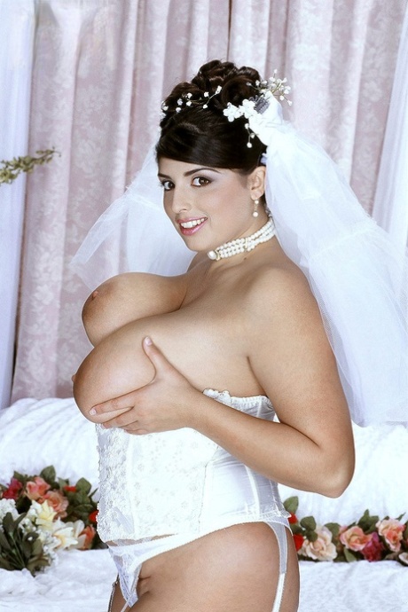 bbw lingerie hot nude photos