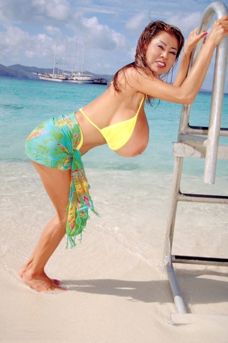 bikini bà già nghệ thuật khỏa thân hình ảnh