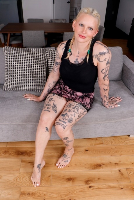 huge shemale nude galleries