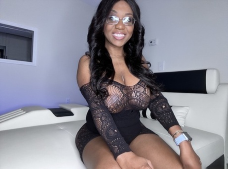 kacamata hitam telanjang cantik gambar