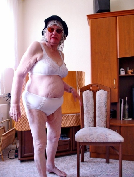 bielizna babcina nagość erotyczna zdjęcia