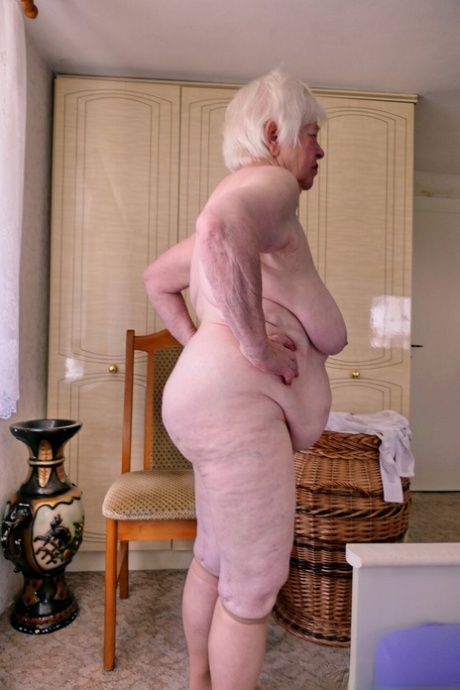 abuela gordita desnudos gratis foto