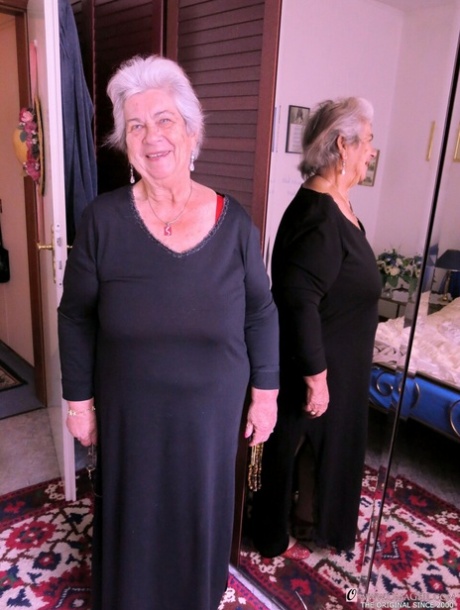 çok yaşlı büyükanne sıcak fotoğraflar
