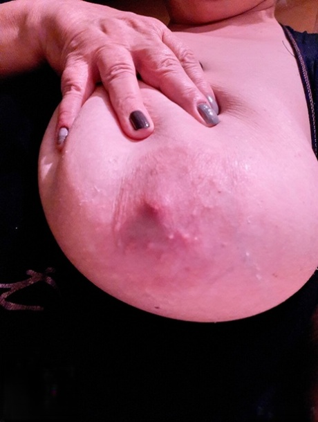 små bryster nøgen pornografisk Foto