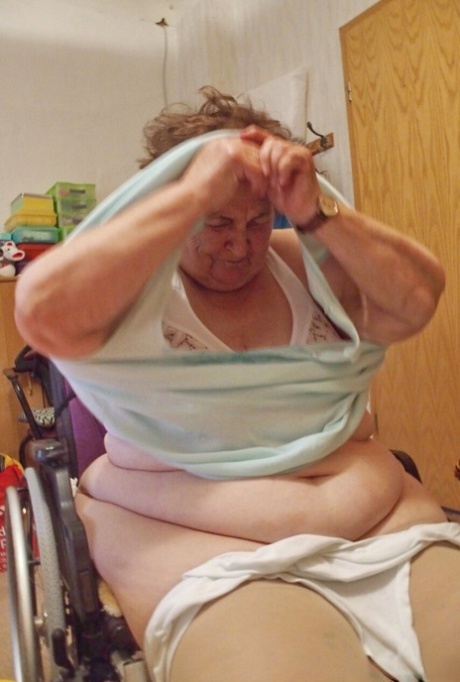 gammel tyk bedstemor voksen høj kvalitet fotos